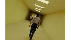 映画『Backrooms（バックルームズ）』日本公開が決定。初週末で188億円を突破し、世界興収ランキング1位を記録したオリジナルホラー作品