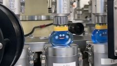【ドラクエ】キングスライム目薬の製造動画が公開。ベルトコンベアで運ばれるキングスライムのむれがあらわれた