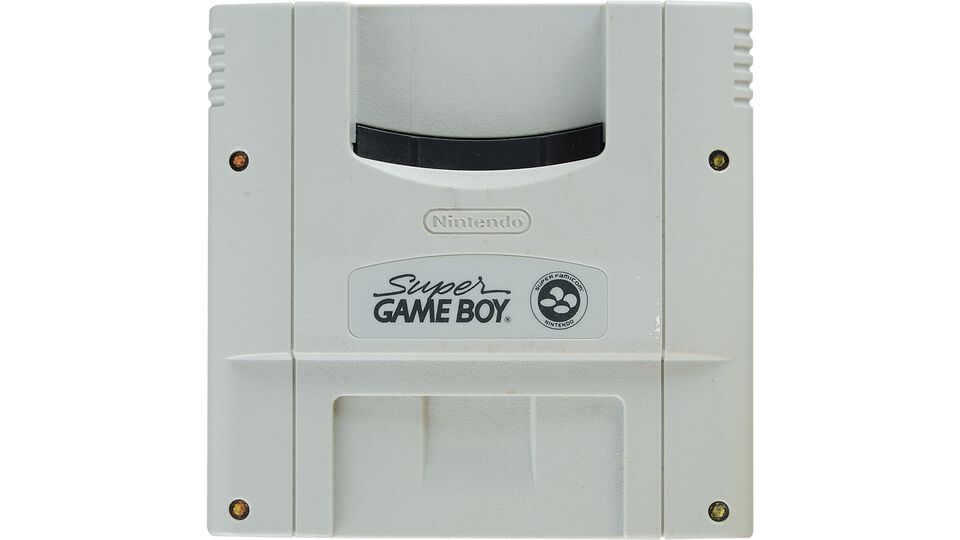 スーパーゲームボーイ発売30周年。ゲームボーイソフトをテレビ画面で遊べるようにするSFC周辺機器。乾電池を使わずに済むのがうれしかった【今日は何の日？】