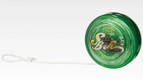 一番くじ『ジョジョの奇妙な冒険 STEEL BALL RUN』本日（6/27）発売。ジャイロの鉄球モチーフのハイパーヨーヨーがカッコいい。手に持った状態でも高速回転する“アクセル”仕様