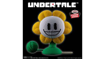 『アンダーテール』フラウィが手編み風フィギュアになってクレーンゲームに登場、しかも日本あみぐるみ協会監修。満面の笑顔だけどものすごく不穏【7/7より順次登場】