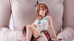 『ライザのアトリエ2』ライザの“BIGぬーどるストッパーフィギュア”がデカすぎる。デカすぎて「カップ麺の蓋を押さえることを想定しておりません」って書いてある