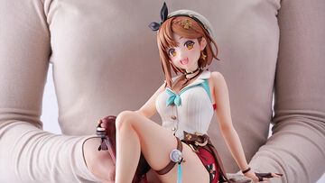 『ライザのアトリエ2』ライザの“BIGぬーどるストッパーフィギュア”がデカすぎる。デカすぎて「カップ麺の蓋を押さえることを想定しておりません」って書いてある
