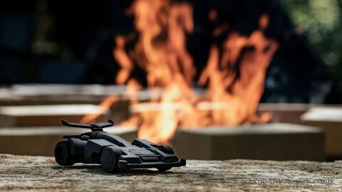 『爆走兄弟レッツ＆ゴー!!』鷹羽リョウのミニ四駆“ネオトライダガーZMC”が香炉に。ジェット気流の噴射はお香の煙で再現。ボディもシャーシも職人手仕事の鋳鉄製