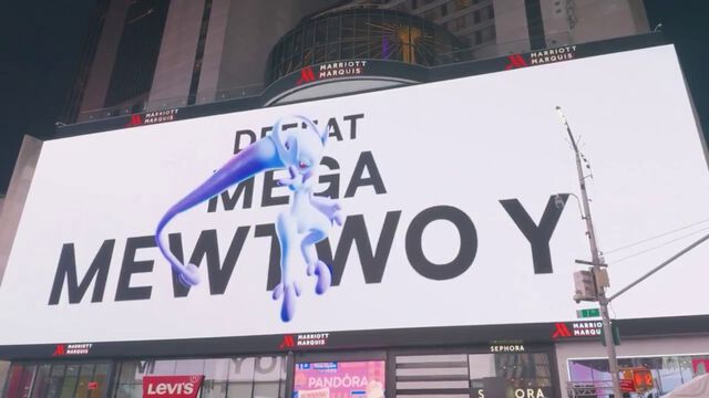 『ポケモンGO』渋谷から消えたミュウツー、ニューヨークへ!? NYタイムズスクエアにメガミュウツーY登場、1000人以上参加のレイドバトルが実施