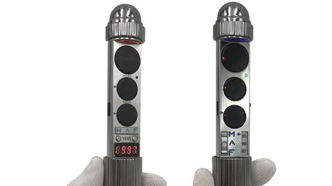 『MIB』記憶を消す装置“ニューラライザー”レプリカ2種が豆魚雷で再入荷。ポップアップ・LED点灯・サウンドまで再現。ただし記憶は消せない