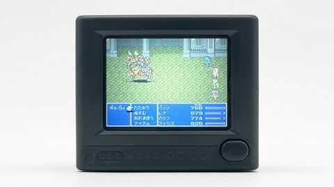 『FF』～『FF6』の名曲が流れる。メロディ付きのブラウン管テレビ型トイが2027年1月29日に発売