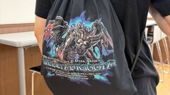 『ドラゴンズドグマ』家庭科のドラゴンとコラボしたナップザックのサンプルが公開。公式Xの新作発売記念キャンペーンで当たる