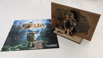 Switch2『ゼルダの伝説 時のオカリナ』楽天限定特典は木製ジオラマスタンド。アクスタとは異なるぬくもり＆木の香り。子どもリンクがカラーでプリントされたコレクションアイテム