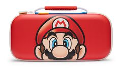 マリオがどデカく描かれたSwitch2対応のプロテクションケース。ハテナブロックのチャーム、内部には隠れマリオタグも配置