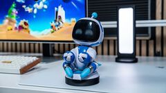 『アストロボット』が11月下旬に発売。アストロボットがPS5のコントローラーやスマホを両腕で支える、かわいい