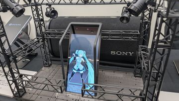 ソニーの空間再現ディスプレイ“ELF-MN1”を体験。初音ミクやピングー、GrokのAniを召喚!? 裸眼で気軽楽しめるスゴい技術
