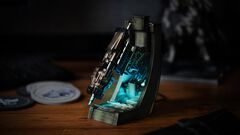 【AC6】『アーマード・コア6』パイルバンカーがペンになって発売。クールに飾れるLED発光専用スタンド＆ベイラムのメモパッド付き