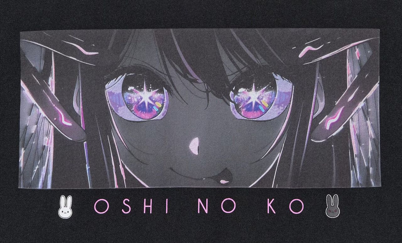 『【推しの子】』ユニクロUTが本日(7/5)発売。星のように輝くアイの瞳を引き立てる黒Tなどの限定コレクション。男女兼用のメンズ・キッズ向けに展開