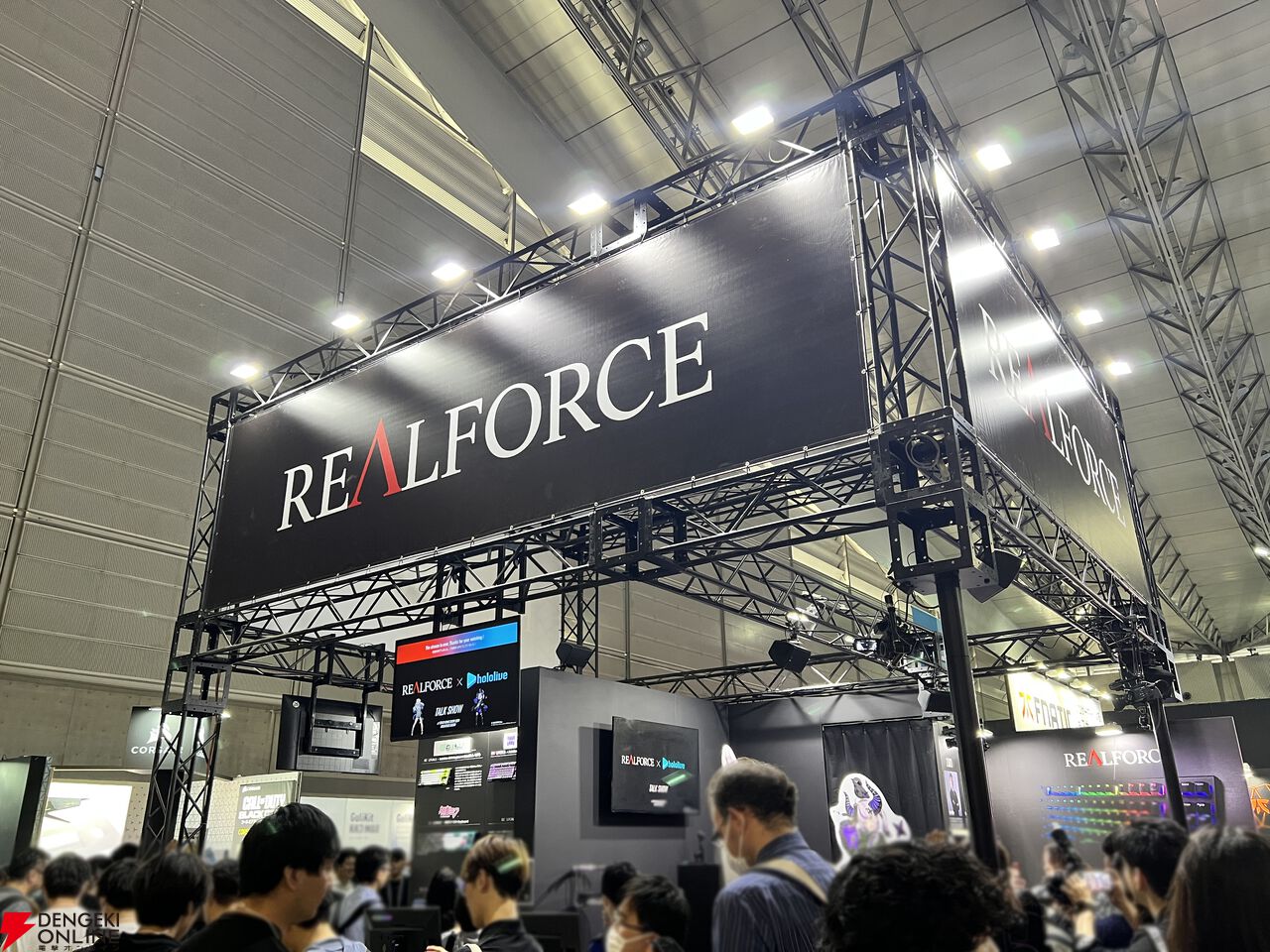 ホロライブの獅白ぼたんとラプラス・ダークネスのリアルフォース ホロライブの獅白ぼたんとラプラス・ダークネスのリアルフォース