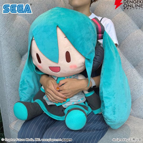 初音ミクのどでかジャンボぬいぐるみが10月16日まで予約受付中。高さ約50cmの大きなミクはぎゅうっと抱きしめたくなること間違いなし！ -  電撃オンライン