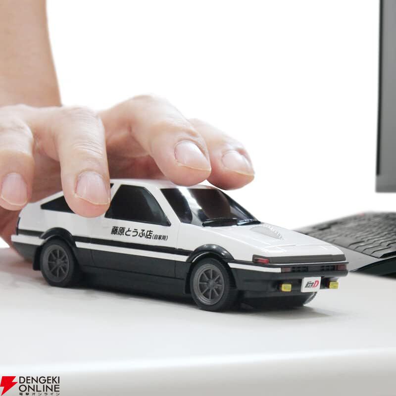 頭文字D』藤原とうふ店仕様の“トヨタAE86（ハチロク）”を再現した光学