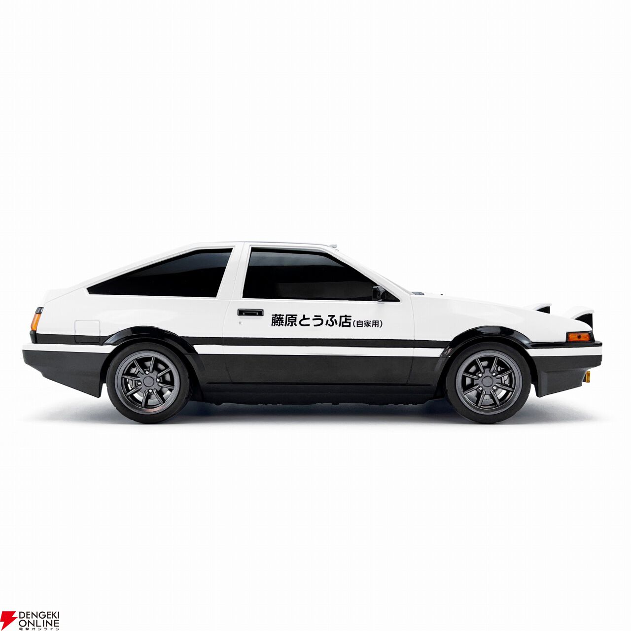 頭文字D』主人公・藤原拓海の“TOYOTA AE86 トレノ”がウェット