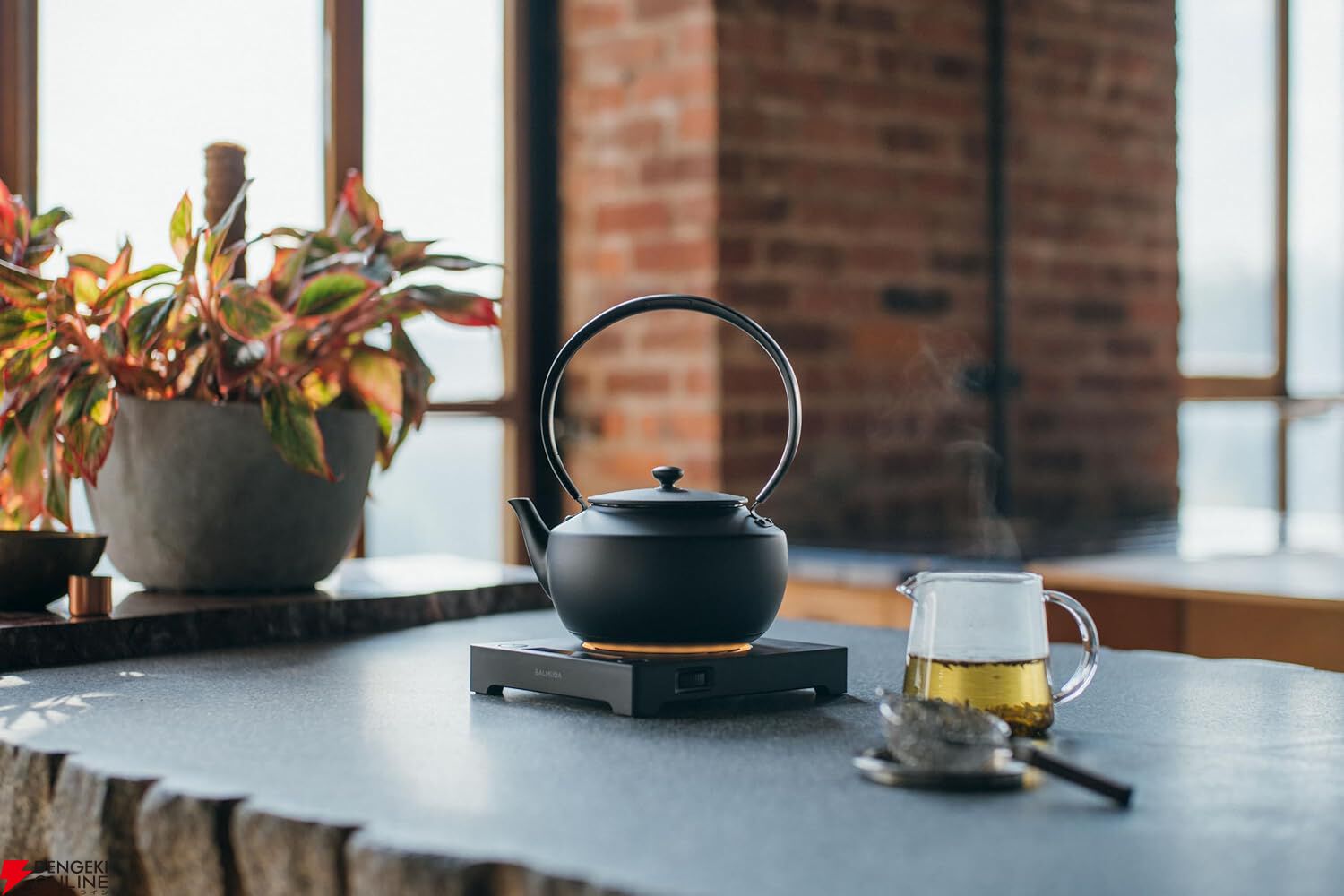 家電芸人でも大好評！ BALMUDAの『MoonKettle（ムーンケトル）』は薬罐