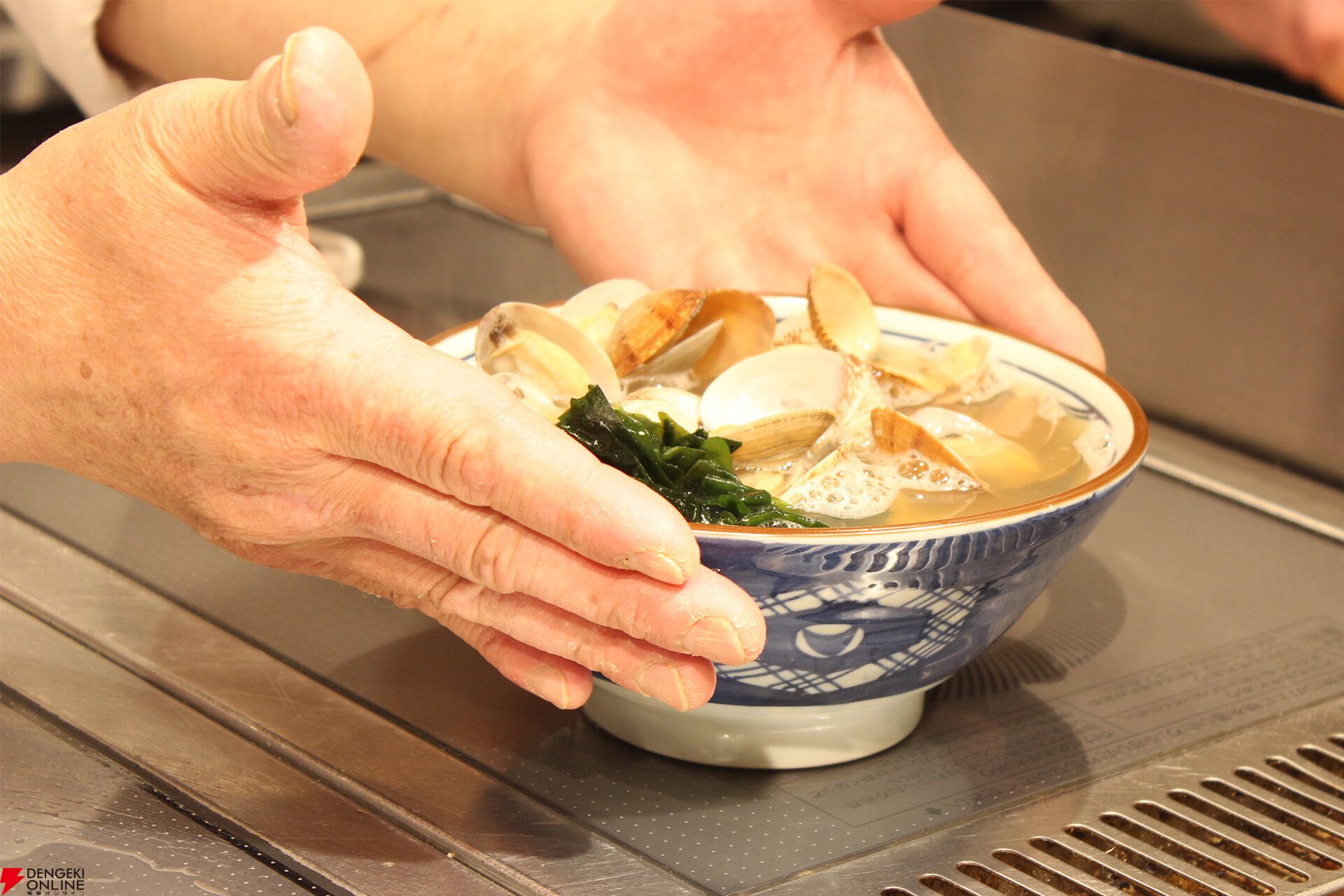 画像10/10＞丸亀製麺 春の新商品「甘辛しょうがダレのはみ出る豚