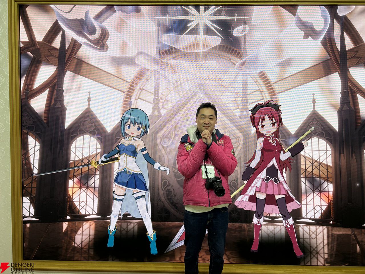 アルティメットまどかと悪魔ほむらがお出迎え！ 3Dの魔法少女と写真