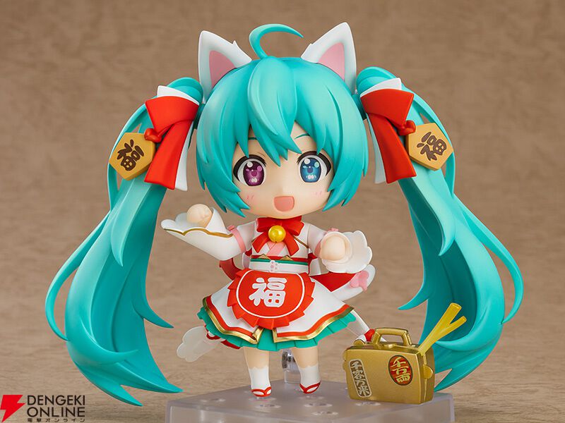 初音ミク】縁起の良い“招きミク”にロックでちょっぴりアンニュイな黒猫