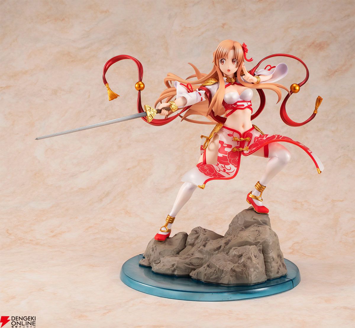 SAO』中華風のバトルドレスを身にまとい凜々しく剣を構えたアスナが