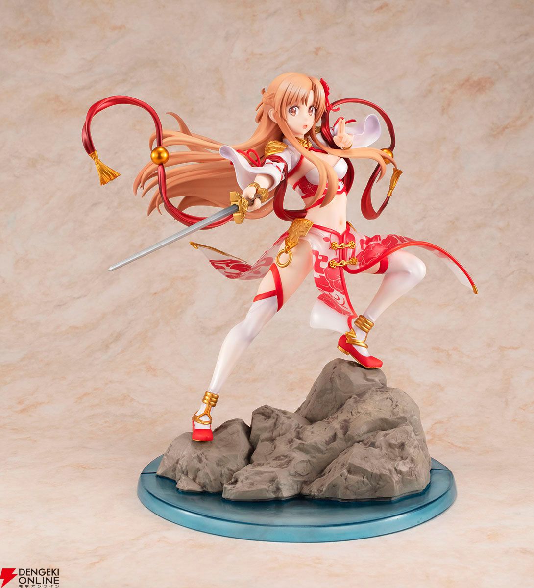 SAO』中華風のバトルドレスを身にまとい凜々しく剣を構えたアスナが