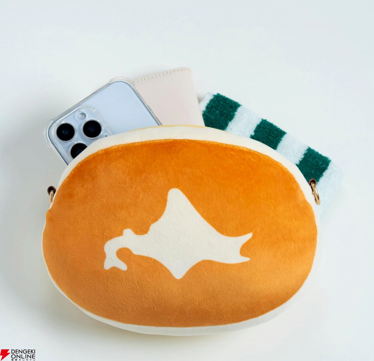北海道チーズ蒸しケーキ』が手触りバツグンのポーチになって登場