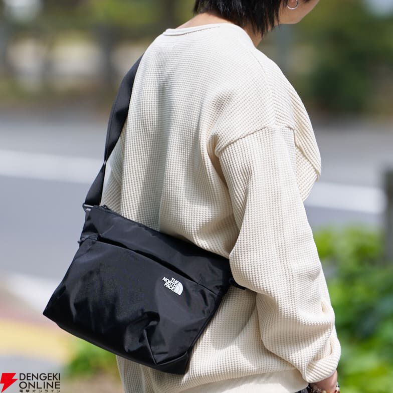 ノースフェイス》のシンプルなショルダーバッグが半額5,500円に！ 軽量