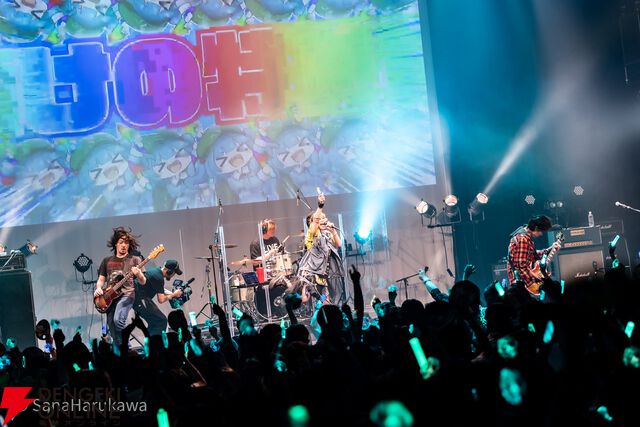 前半ラストは岸田教団&THE明星ロケッツ。“Flowering Night”で初披露したあの楽曲を演奏【ロスワライブ2025レポ③】