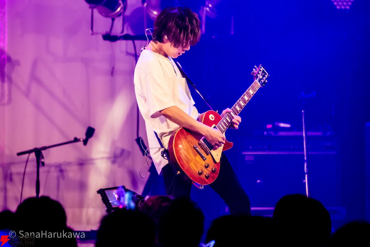 前半ラストは岸田教団&THE明星ロケッツ。“Flowering Night”で初披露したあの楽曲を演奏【ロスワライブ2025レポ③】