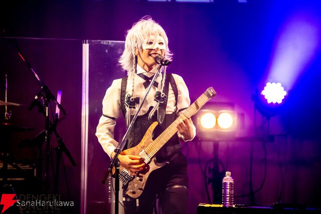 石鹸屋のステージはまさに“体感5分”。激しいロック調の楽曲で一気に駆け抜け、ZUNさんいじりにも笑いが【ロスワライブ2025レポ⑤】