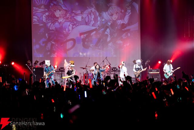 トリは今年も豚乙女！ 「激しいですよ」という言葉通り系統が違う激しい楽曲でライブを締めくくる【ロスワライブ2025レポ⑥】