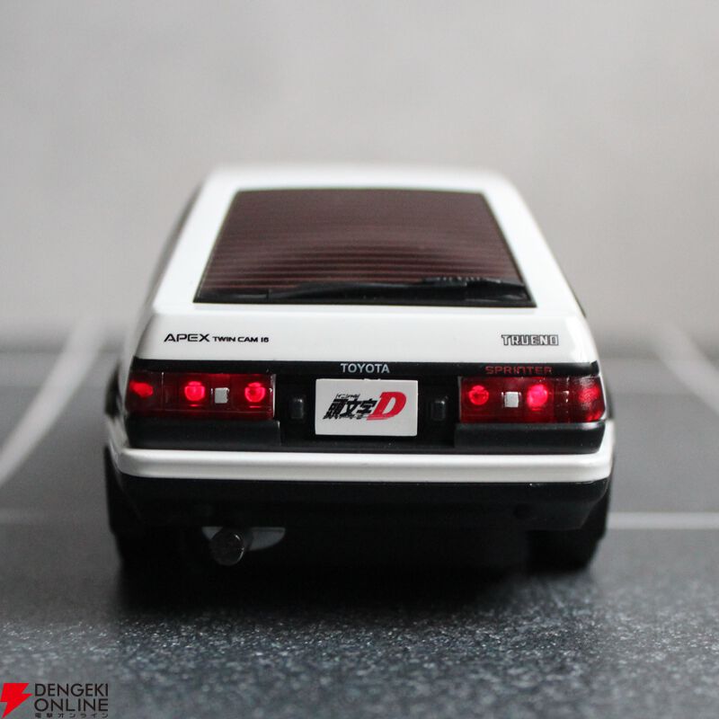 『頭文字D』藤原拓海のトヨタAE86型の無線マウスが発売中。ヘッドライト・リアライトが点灯