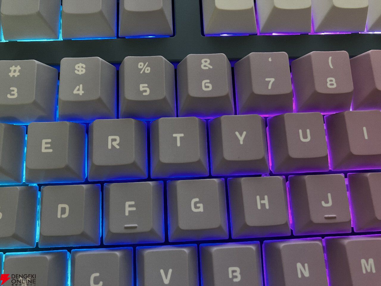 レビュー】カグラナナさんのコラボゲーミングキーボード＆マウスパッド