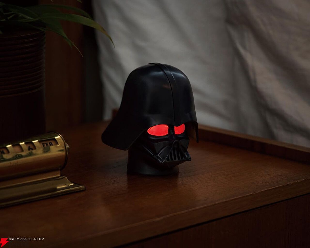 スター・ウォーズ】ダース・ベイダーのインテリアライト付きムック本が