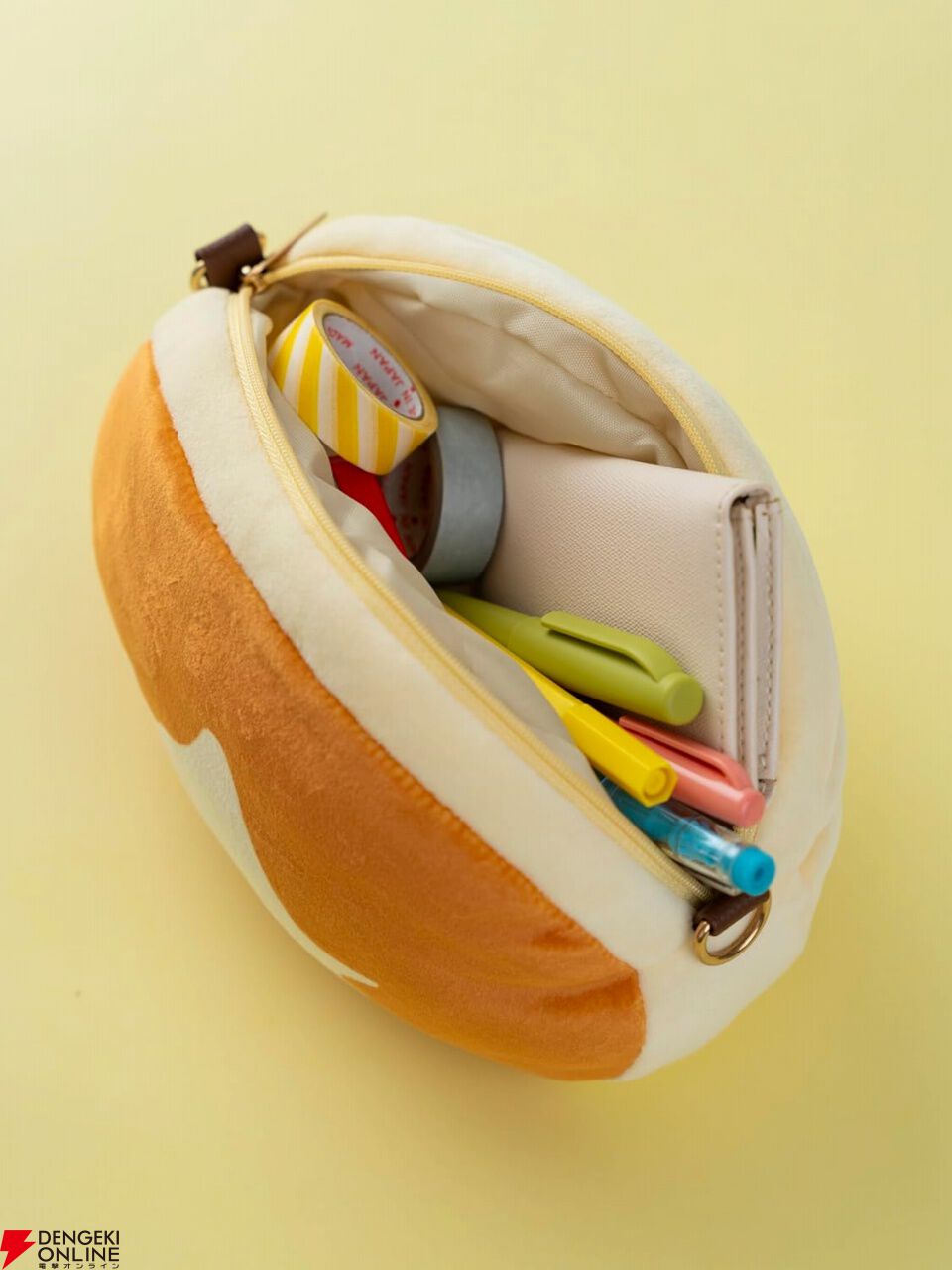 話題の『北海道チーズ蒸しケーキ ほんものみたいなふわふわポーチBOOK