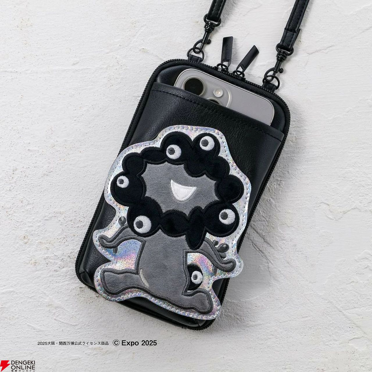 ミャクミャク（モノクロver.）のスマホポシェットが付録のムック本が12