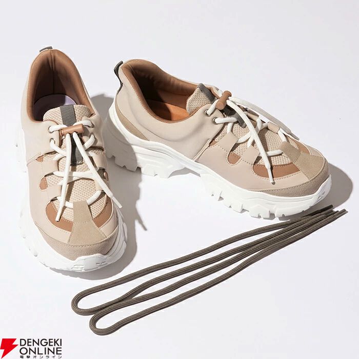 夫が寝たあとに ベージュ スニーカー ミキティ＆横澤夏子プロデュースのスニーカーが話題に。手を使わずに