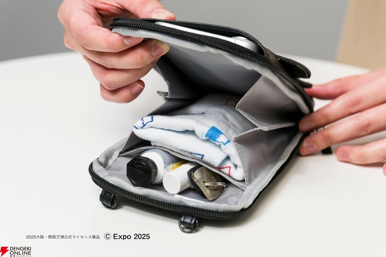 希少な黒ミャクミャクグッズ！『ミャクミャク スマホポシェットBOOK