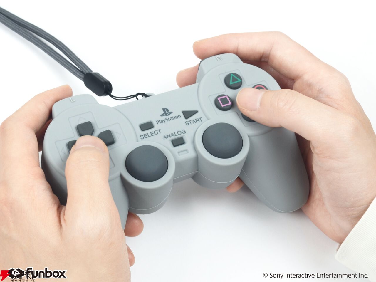 エモい…】初代プレステのコントローラーの再現度がスゴイ！ シリコーン