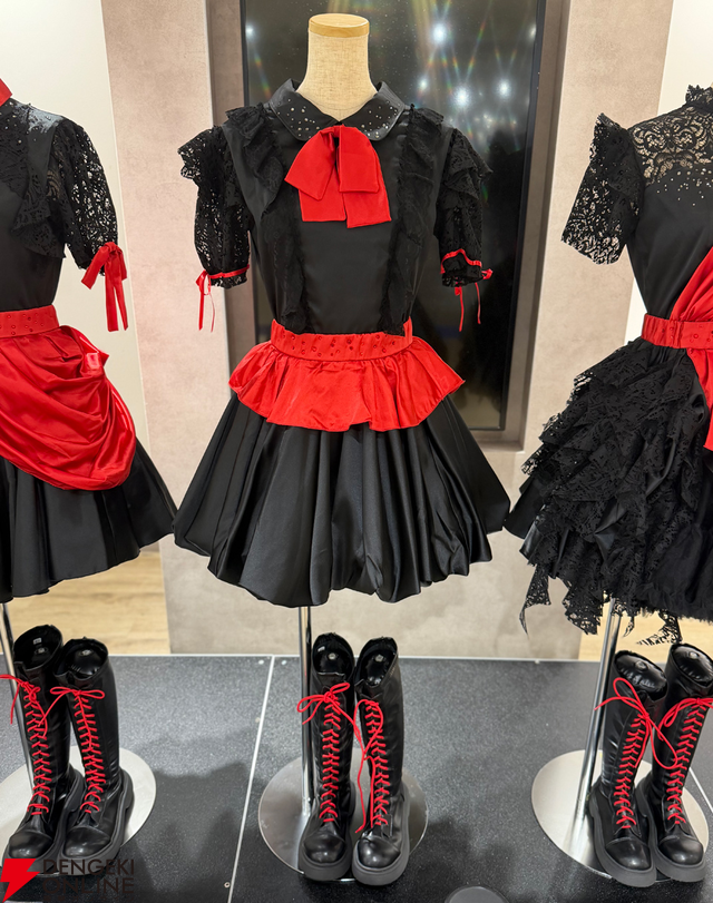 『アイドリープライド』広々した会場に並ぶ描き下ろし衣装パネル、ライブ衣装展示が壮観で眼福！ グッズ展示に物欲がそそられた“POP UP STORE～Stylish Choir～”フォトレポート【ことめぐのアイプラ日記#10】