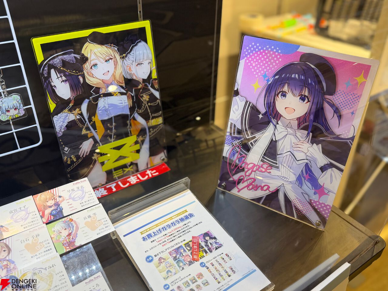 『アイドリープライド』広々した会場に並ぶ描き下ろし衣装パネル、ライブ衣装展示が壮観で眼福！ グッズ展示に物欲がそそられた“POP UP STORE～Stylish Choir～”フォトレポート【ことめぐのアイプラ日記#10】
