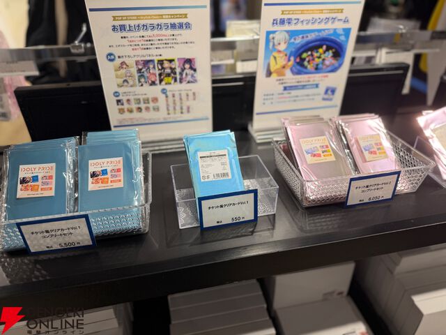 『アイドリープライド』広々した会場に並ぶ描き下ろし衣装パネル、ライブ衣装展示が壮観で眼福！ グッズ展示に物欲がそそられた“POP UP STORE～Stylish Choir～”フォトレポート【ことめぐのアイプラ日記#10】