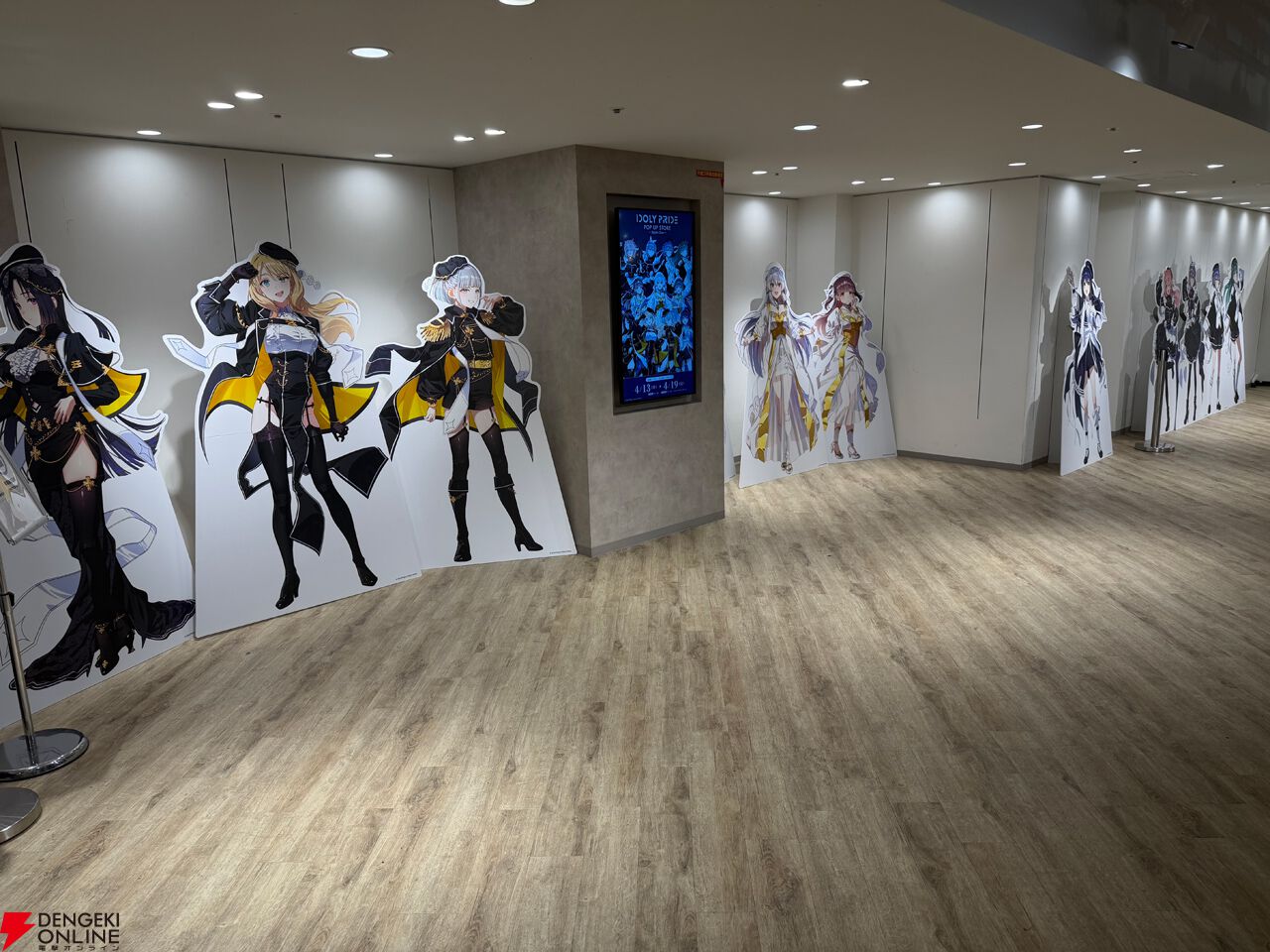 『アイドリープライド』広々した会場に並ぶ描き下ろし衣装パネル、ライブ衣装展示が壮観で眼福！ グッズ展示に物欲がそそられた“POP UP STORE～Stylish Choir～”フォトレポート【ことめぐのアイプラ日記#10】