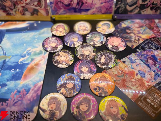 『アイドリープライド』広々した会場に並ぶ描き下ろし衣装パネル、ライブ衣装展示が壮観で眼福！ グッズ展示に物欲がそそられた“POP UP STORE～Stylish Choir～”フォトレポート【ことめぐのアイプラ日記#10】