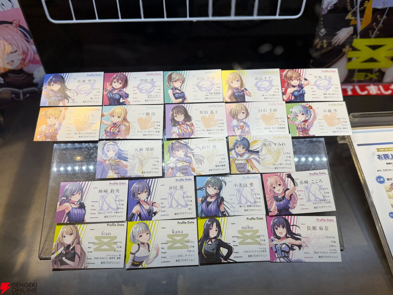 『アイドリープライド』広々した会場に並ぶ描き下ろし衣装パネル、ライブ衣装展示が壮観で眼福！ グッズ展示に物欲がそそられた“POP UP STORE～Stylish Choir～”フォトレポート【ことめぐのアイプラ日記#10】
