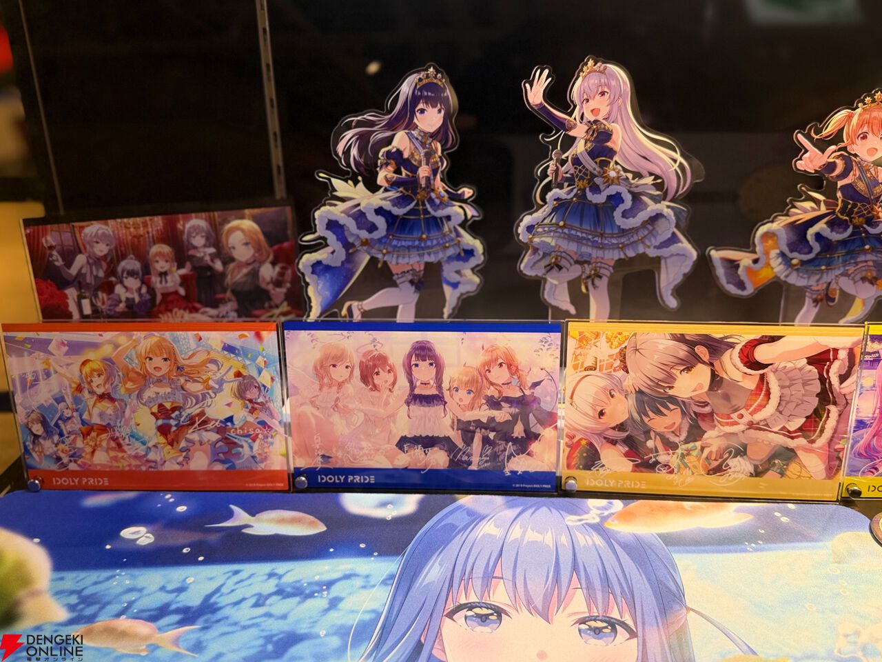 アイドリープライド』広々した会場に並ぶ描き下ろし衣装パネル、ライブ