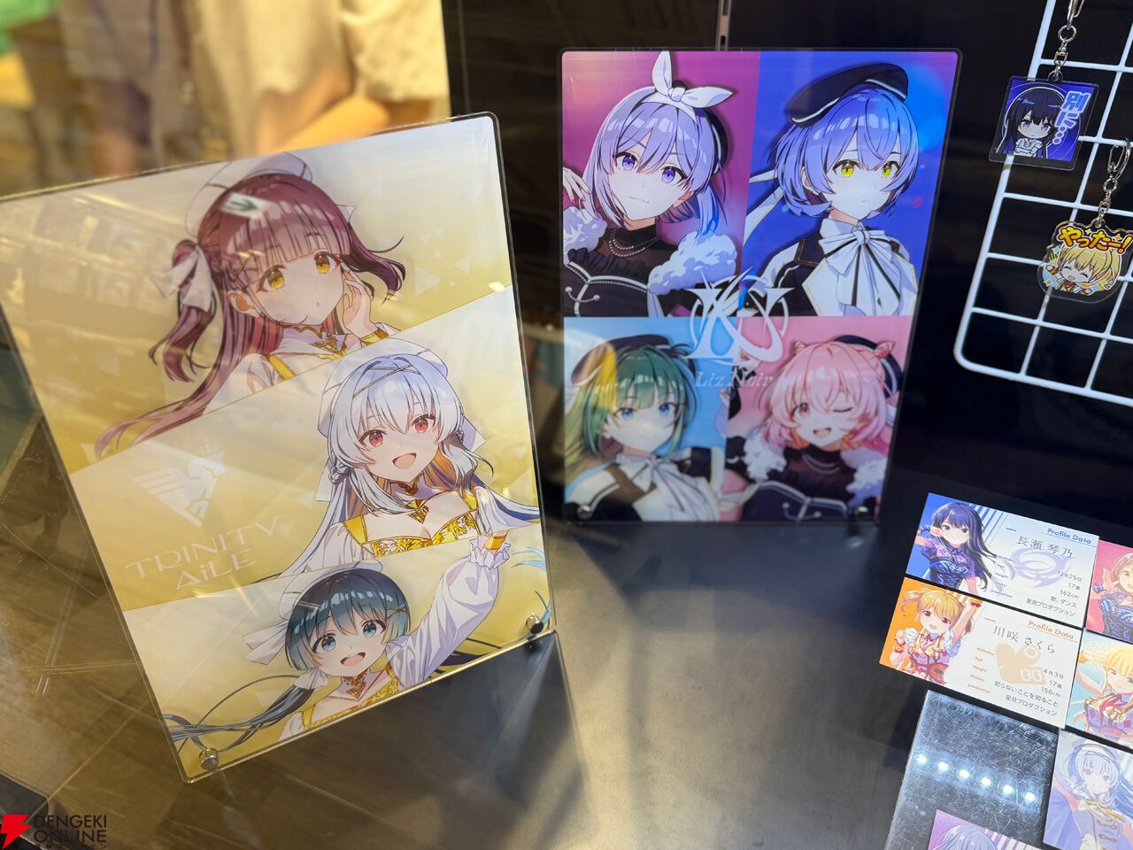 『アイドリープライド』広々した会場に並ぶ描き下ろし衣装パネル、ライブ衣装展示が壮観で眼福！ グッズ展示に物欲がそそられた“POP UP STORE～Stylish Choir～”フォトレポート【ことめぐのアイプラ日記#10】